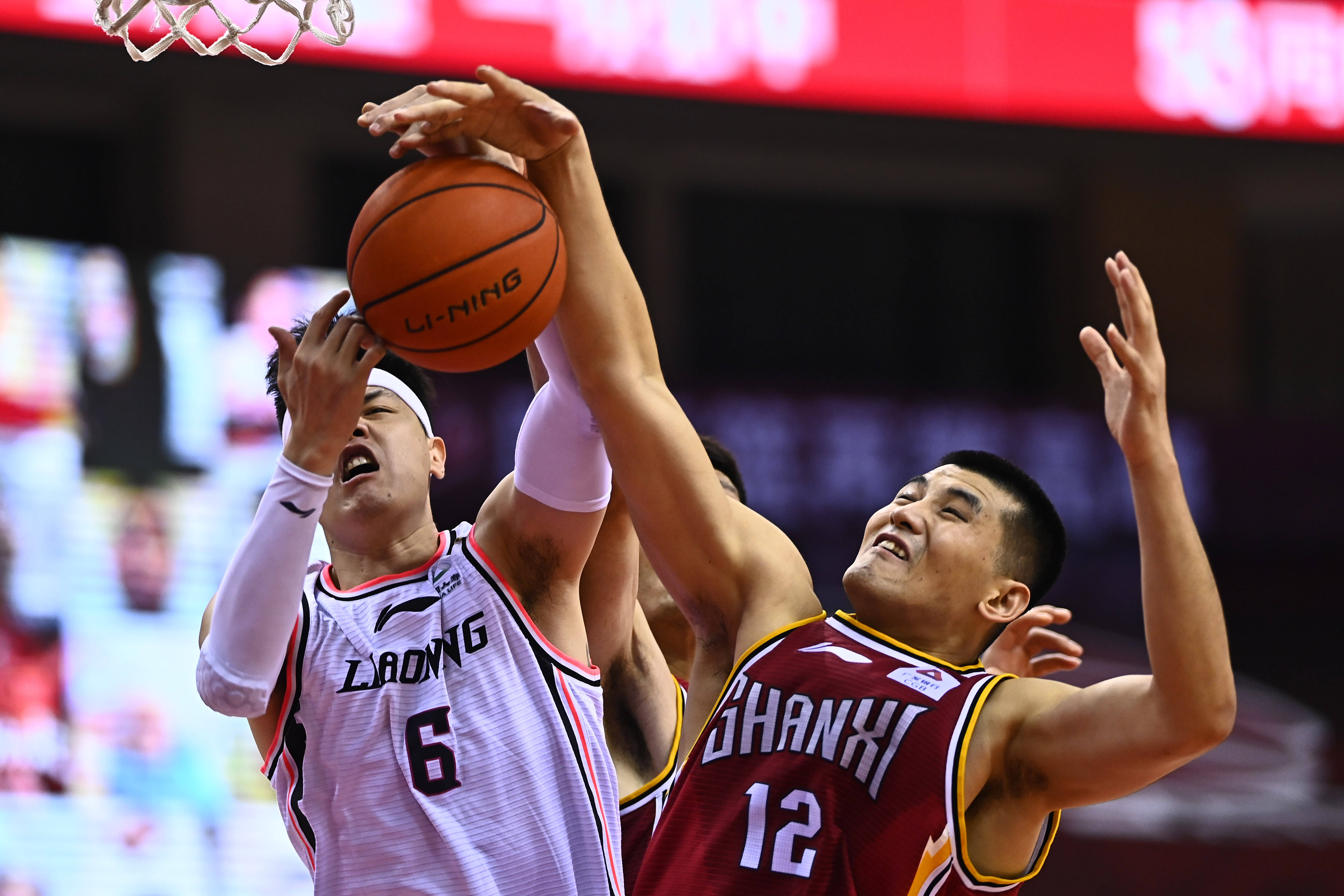 巴萨要在三 巴萨要在三